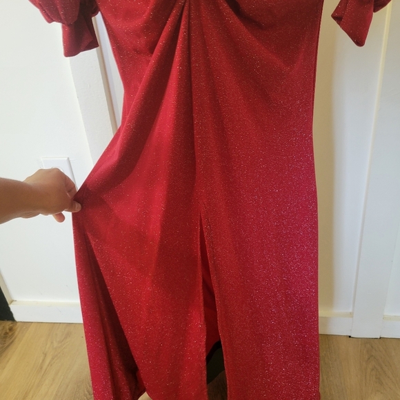 Elegant Red Long Sleeve Gown - Picture 9 of 15